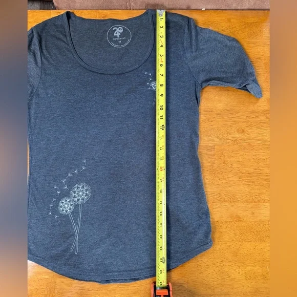 NWOT 24Peace Gray Women's Top with Dandelion Design Size M - Picture 10 of 11
